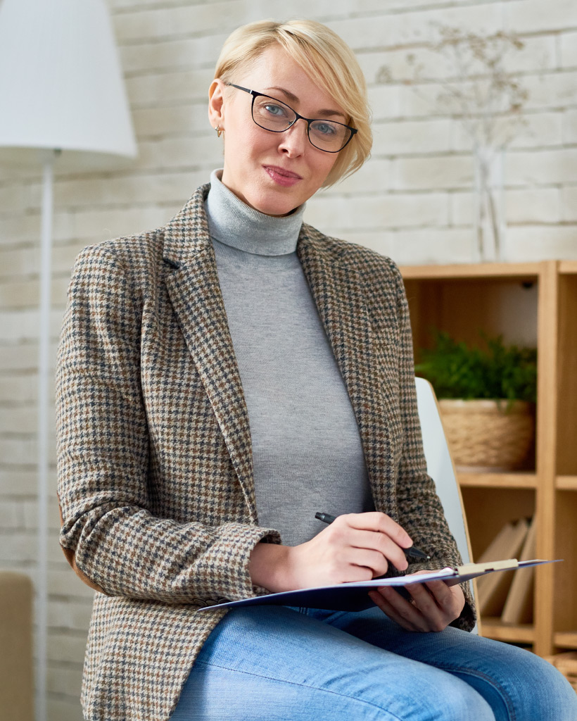 female-psychologist-in-office-FHV8Q5Z.jpg